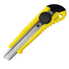 Нож строительный 18мм корпус пластик направл.металл фикс.винт (3064955) "888" *1/90/360